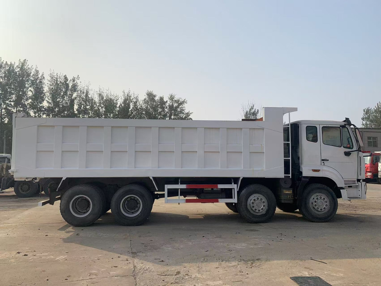 Howo 8x4 Tipper Truck Used Condition HOWO Dumper Truck Left Hand Drive - شاحنة قلاب: صورة 5 Howo 8x4 Tipper Truck Used Condition HOWO Dumper Truck Left Hand Drive - شاحنة قلاب: صورة 5