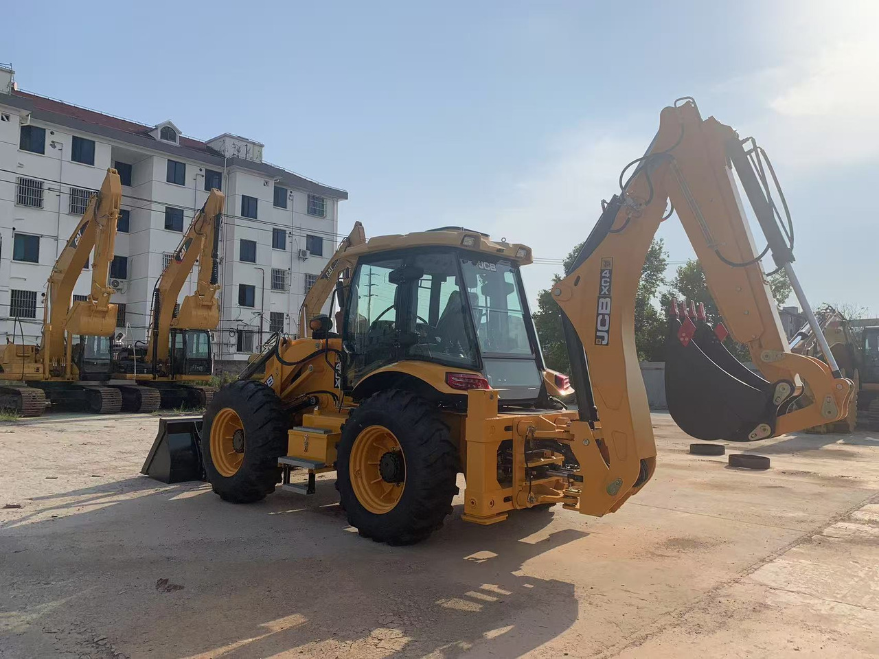 JCB 4x4 Backhoe Loader 4CX, 3CX Brand New Condition - لودر ذو محراث خلفي/ باكهو: صورة 3 JCB 4x4 Backhoe Loader 4CX, 3CX Brand New Condition - لودر ذو محراث خلفي/ باكهو: صورة 3