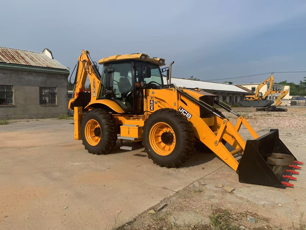 JCB 4x4 Backhoe Loader 4CX, 3CX Brand New Condition - لودر ذو محراث خلفي/ باكهو: صورة 5 JCB 4x4 Backhoe Loader 4CX, 3CX Brand New Condition - لودر ذو محراث خلفي/ باكهو: صورة 5
