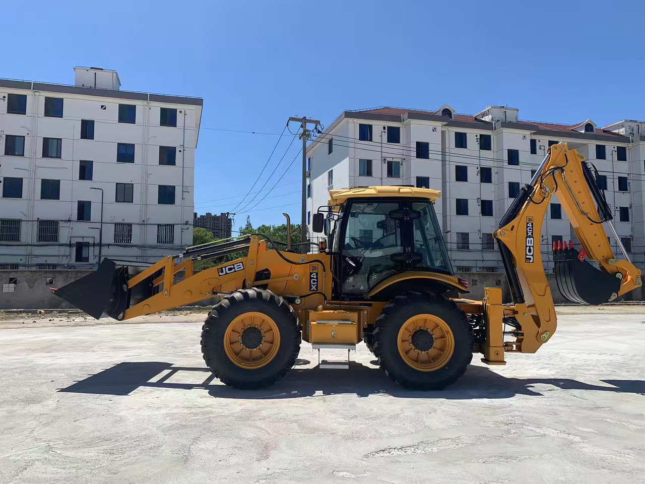 JCB Backhoe Loader 4CX, 4DX Good Price on Sale - لودر ذو محراث خلفي/ باكهو: صورة 1 JCB Backhoe Loader 4CX, 4DX Good Price on Sale - لودر ذو محراث خلفي/ باكهو: صورة 1