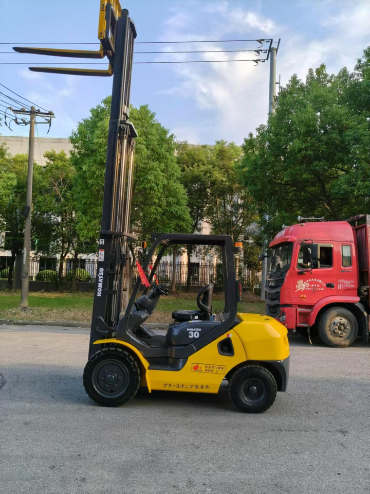 Komatsu Forklift 3 ton Capacity FD30-15, FD30-16, FD30-17 - رافعة شوكية ديزل: صورة 2 Komatsu Forklift 3 ton Capacity FD30-15, FD30-16, FD30-17 - رافعة شوكية ديزل: صورة 2