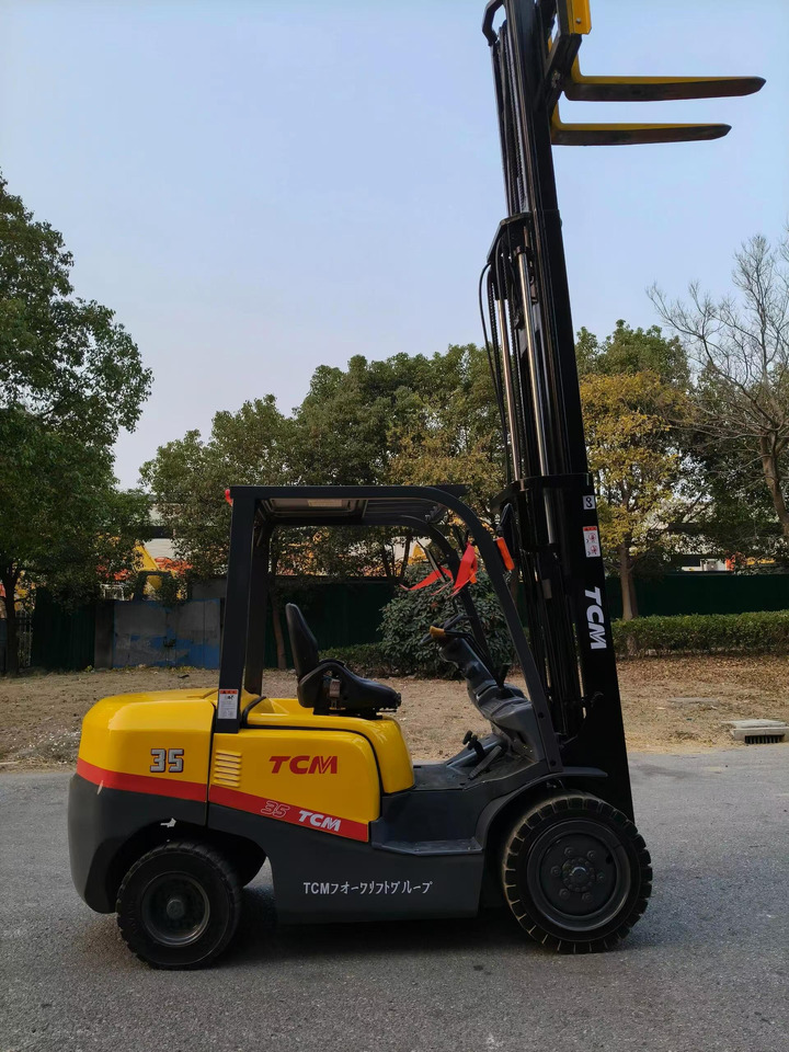 TCM FD35, FD30 Forklift with ISUZU Engine - رافعة شوكية ديزل: صورة 2 TCM FD35, FD30 Forklift with ISUZU Engine - رافعة شوكية ديزل: صورة 2