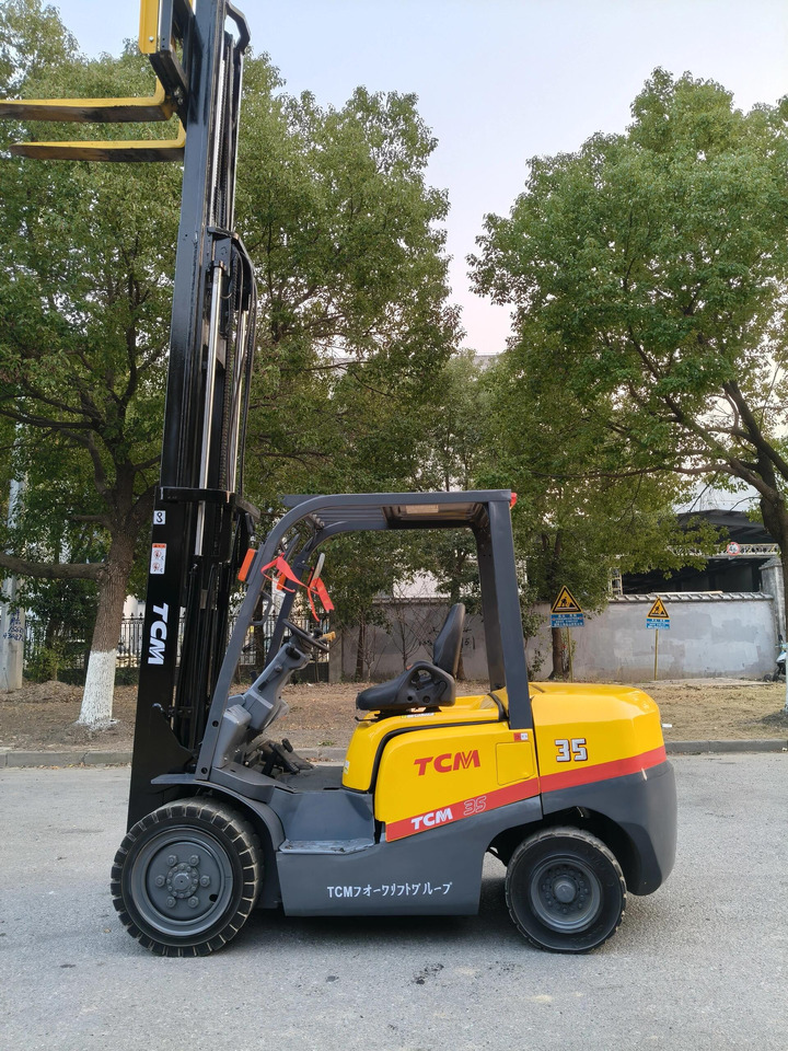 TCM FD35, FD30 Forklift with ISUZU Engine - رافعة شوكية ديزل: صورة 1 TCM FD35, FD30 Forklift with ISUZU Engine - رافعة شوكية ديزل: صورة 1