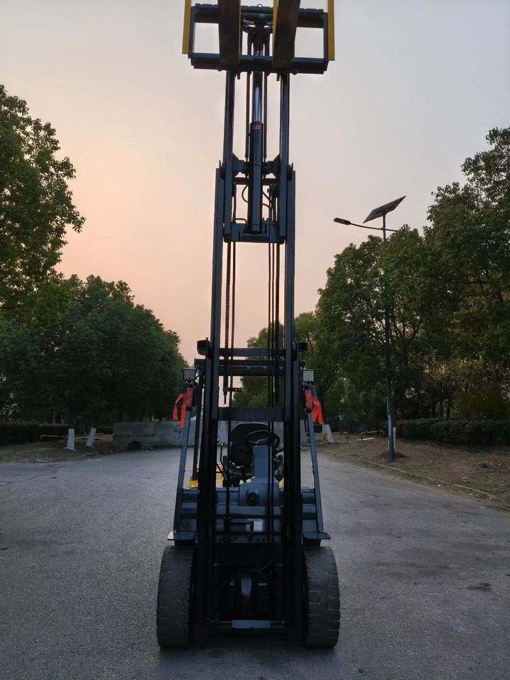 TCM FD35, FD30 Forklift with ISUZU Engine - رافعة شوكية ديزل: صورة 3 TCM FD35, FD30 Forklift with ISUZU Engine - رافعة شوكية ديزل: صورة 3