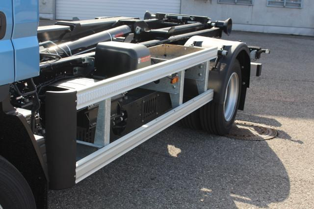 FUSO eCanter 9C18E - شاحنة برافعة خطافية: صورة 3 FUSO eCanter 9C18E - شاحنة برافعة خطافية: صورة 3