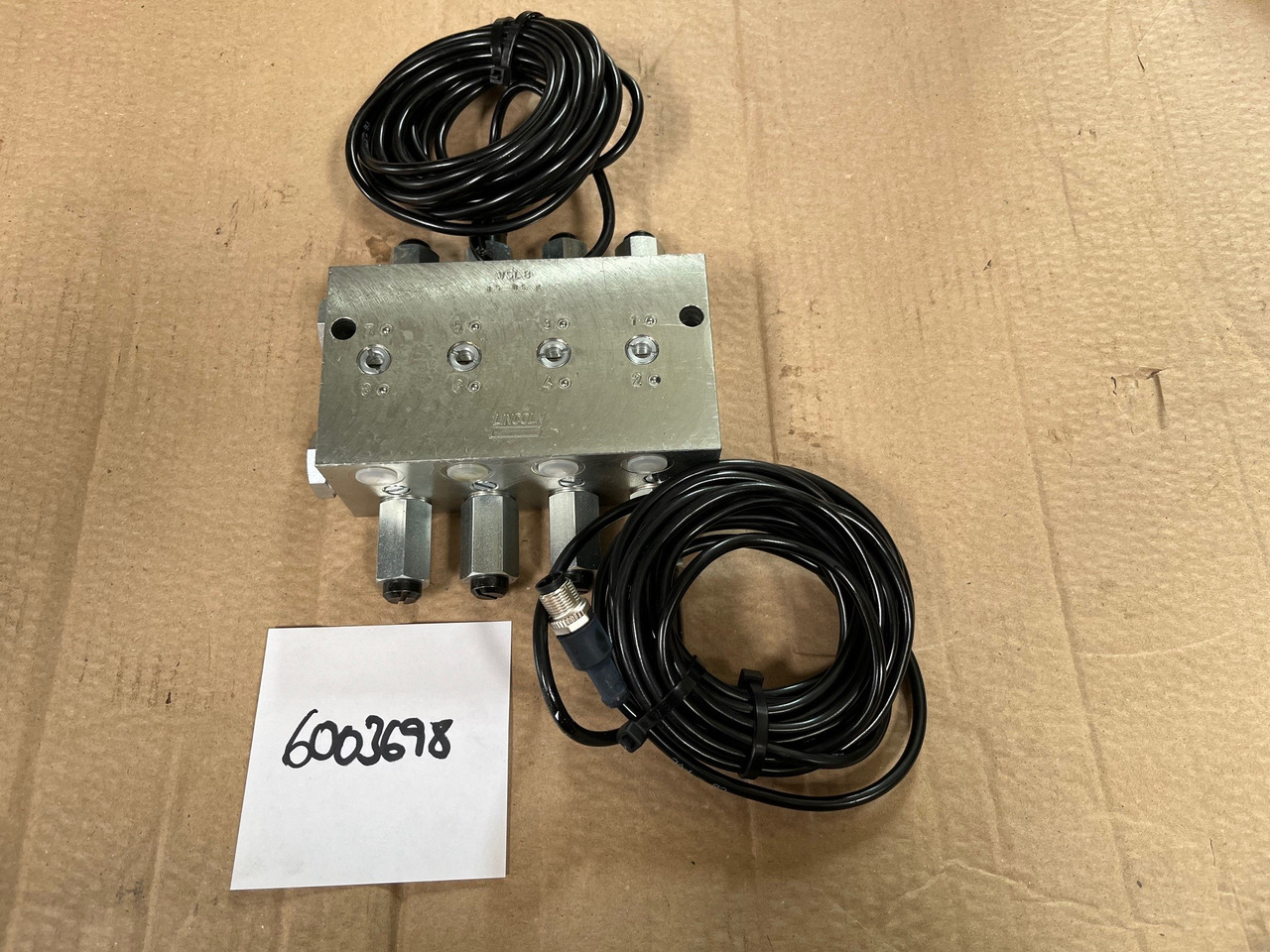 O&K Terex RH120 6030 Distributor 2168972 1466647 534-8601 6003698 4077744 483-2162 6003707 4042723 535-4452 6003699 1457645 533-8229 - قطع الغيار: صورة 1 O&K Terex RH120 6030 Distributor 2168972 1466647 534-8601 6003698 4077744 483-2162 6003707 4042723 535-4452 6003699 1457645 533-8229 - قطع الغيار: صورة 1