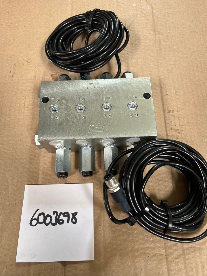 O&K Terex RH120 6030 Distributor 2168972 1466647 534-8601 6003698 4077744 483-2162 6003707 4042723 535-4452 6003699 1457645 533-8229 - قطع الغيار: صورة 3 O&K Terex RH120 6030 Distributor 2168972 1466647 534-8601 6003698 4077744 483-2162 6003707 4042723 535-4452 6003699 1457645 533-8229 - قطع الغيار: صورة 3
