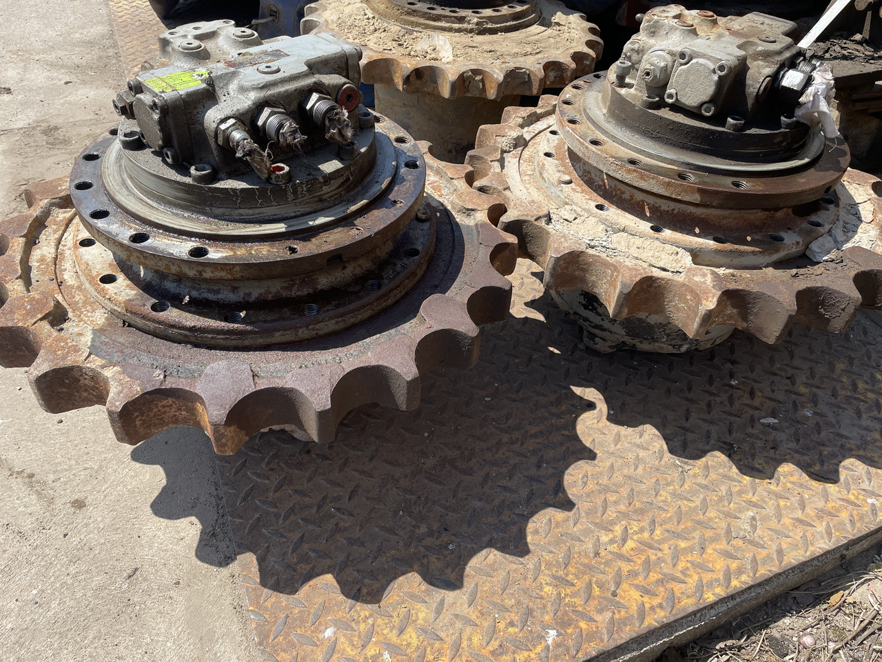 HITACHI EX 215 - محرك السفر - حفار زاحف: صورة 3 HITACHI EX 215 - محرك السفر - حفار زاحف: صورة 3