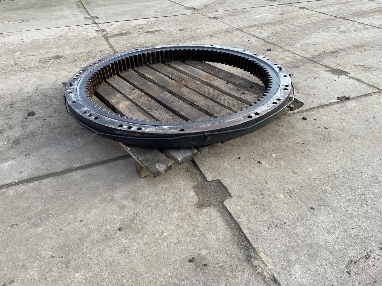 KOMATSU PC 228 - حلقة الدوران - حفّار: صورة 2 KOMATSU PC 228 - حلقة الدوران - حفّار: صورة 2