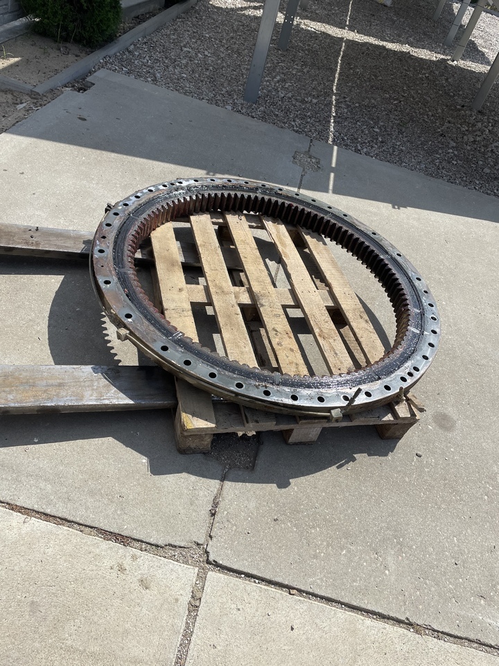 LIEBHERR R906 - حلقة الدوران - حفّار: صورة 1 LIEBHERR R906 - حلقة الدوران - حفّار: صورة 1