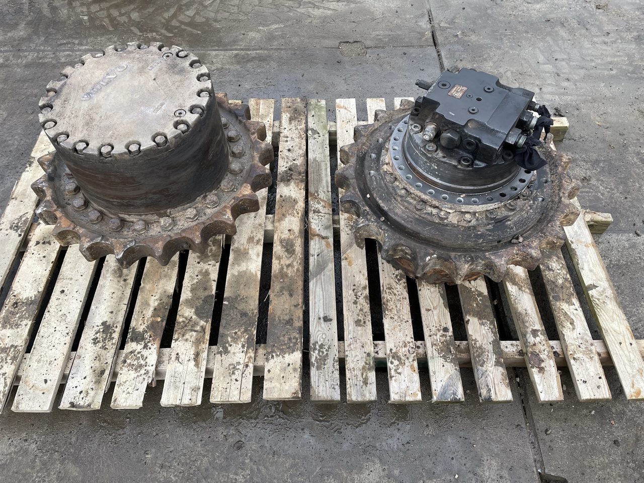 Zwolnica Volvo EC250 - أجزاء الهيكل السفلي - حفار زاحف: صورة 2 Zwolnica Volvo EC250 - أجزاء الهيكل السفلي - حفار زاحف: صورة 2