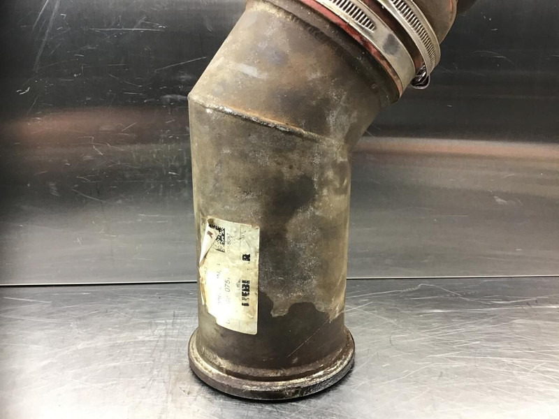 Liebherr Air Pipe - أنبوب سحب الهواء: صورة 1 Liebherr Air Pipe - أنبوب سحب الهواء: صورة 1