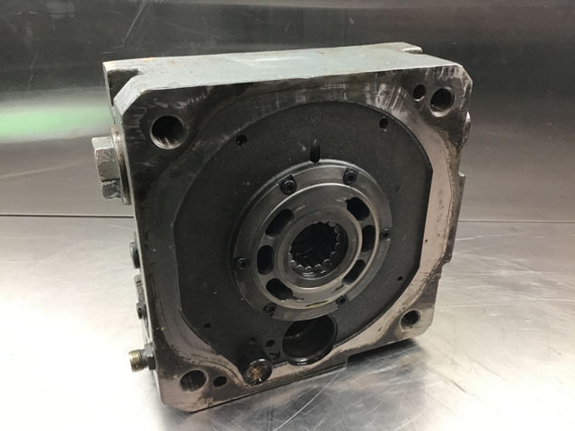 Liebherr Connecting Plate - مضخة المبرد: صورة 3 Liebherr Connecting Plate - مضخة المبرد: صورة 3