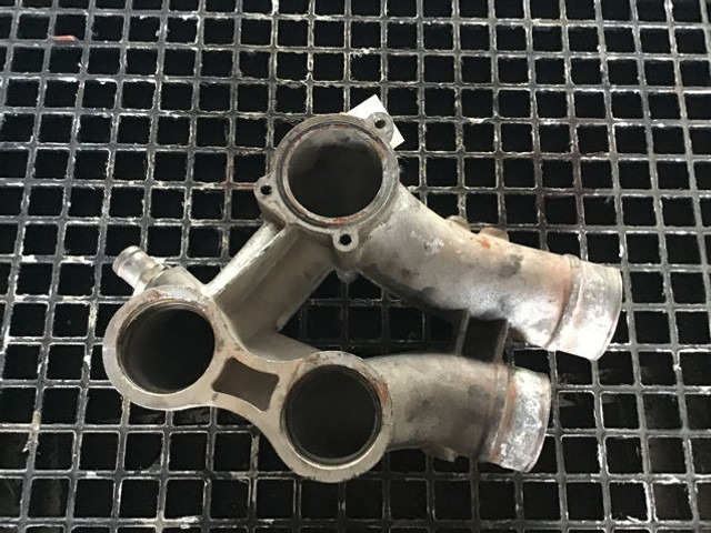 Liebherr Coolant pipe bend - جزء تكييف الهواء: صورة 3 Liebherr Coolant pipe bend - جزء تكييف الهواء: صورة 3