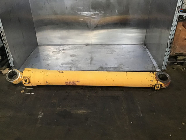 Liebherr Cylinder - أسطوانة هيدروليكية: صورة 1 Liebherr Cylinder - أسطوانة هيدروليكية: صورة 1