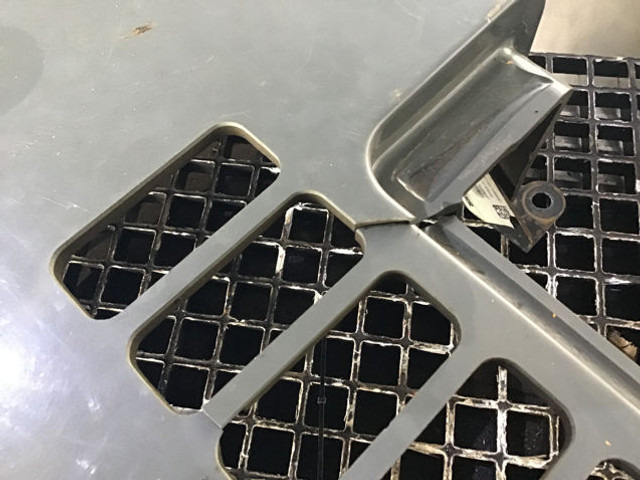 Liebherr Engine Hood Small - غطاء السيارة: صورة 2 Liebherr Engine Hood Small - غطاء السيارة: صورة 2
