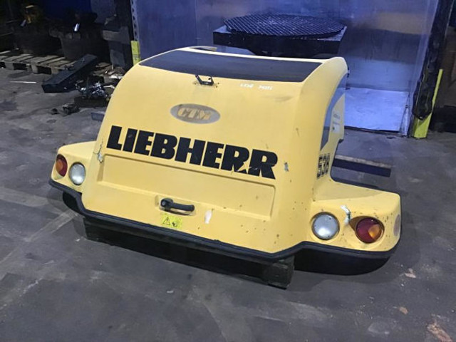 Liebherr Engine Hood - غطاء السيارة: صورة 1 Liebherr Engine Hood - غطاء السيارة: صورة 1