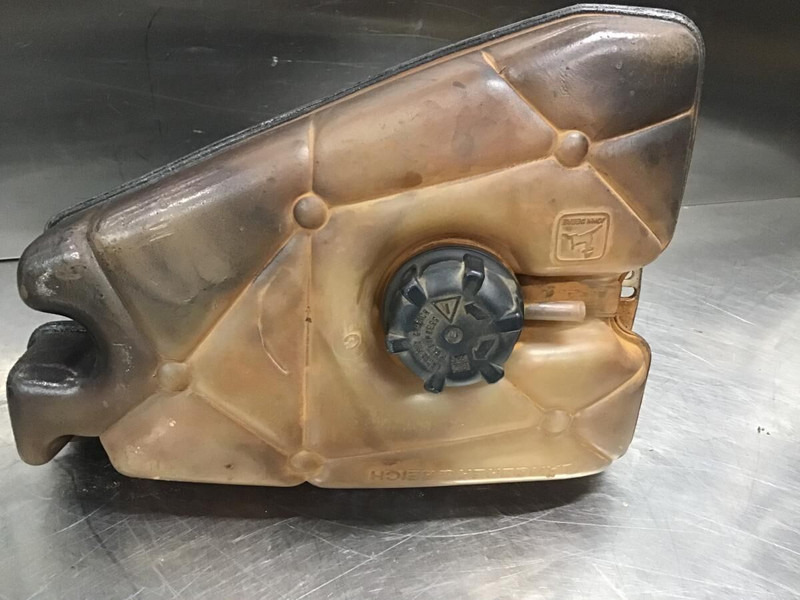 Liebherr Equalizing Reservoir - خزان التوسع: صورة 2 Liebherr Equalizing Reservoir - خزان التوسع: صورة 2