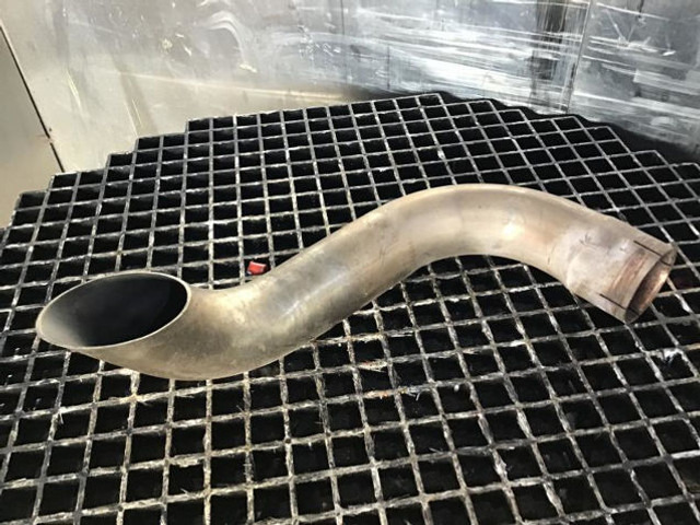 Liebherr Exhaust Pipe - ماسورة العادم: صورة 1 Liebherr Exhaust Pipe - ماسورة العادم: صورة 1