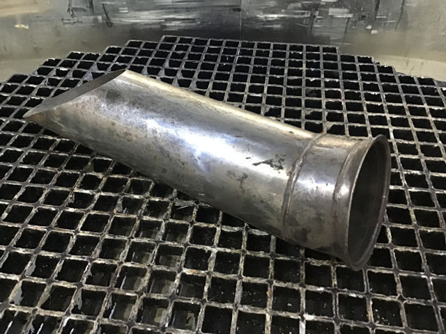 Liebherr Exhaust - ماسورة العادم: صورة 1 Liebherr Exhaust - ماسورة العادم: صورة 1