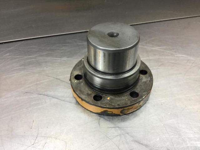 Liebherr Flange - مضخة المبرد: صورة 1 Liebherr Flange - مضخة المبرد: صورة 1