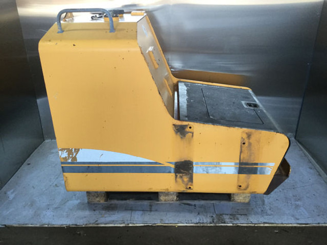 Liebherr Fuel Tank - خزان الوقود: صورة 1 Liebherr Fuel Tank - خزان الوقود: صورة 1