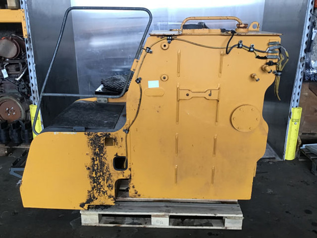 Liebherr Fuel Tank - خزان الوقود: صورة 1 Liebherr Fuel Tank - خزان الوقود: صورة 1