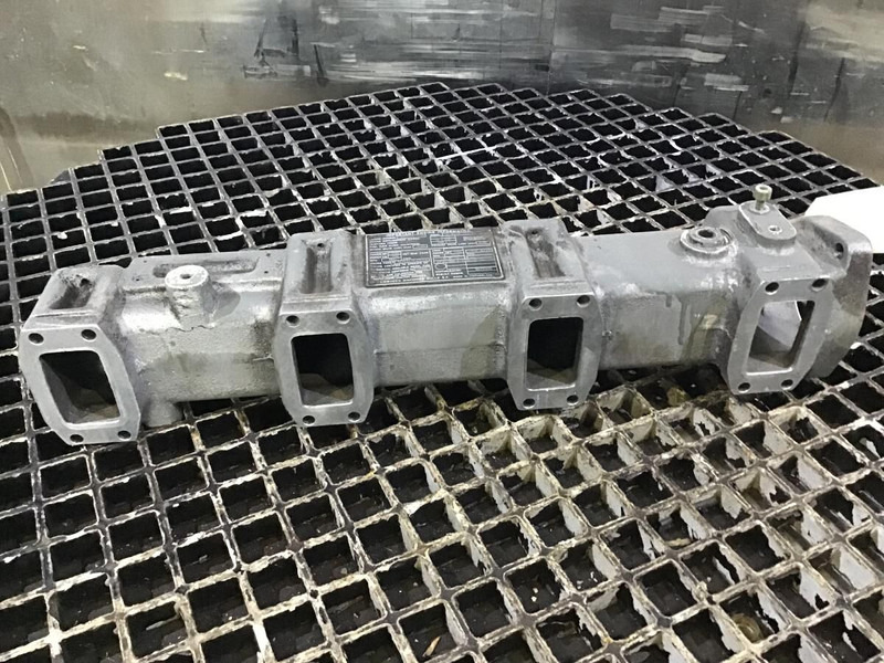 Liebherr Intakepipe - أنبوب سحب الهواء: صورة 2 Liebherr Intakepipe - أنبوب سحب الهواء: صورة 2