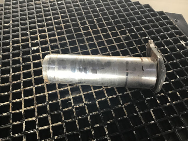 Liebherr Pin 100x380x330 - المحرك و قطع الغيار: صورة 4 Liebherr Pin 100x380x330 - المحرك و قطع الغيار: صورة 4