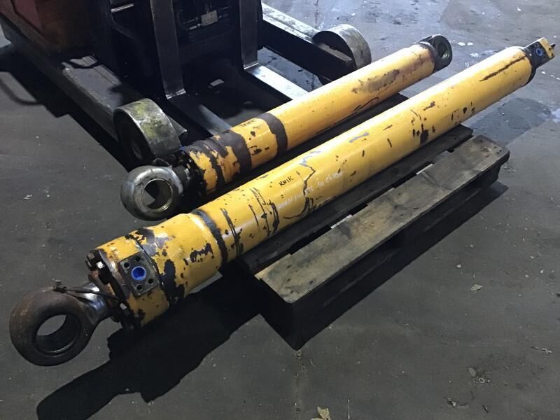 Liebherr R934B / R944 / R954B / R954C / A954 Li / A954B Li / R934C / R942 LI / R954 - أسطوانة هيدروليكية: صورة 2 Liebherr R934B / R944 / R954B / R954C / A954 Li / A954B Li / R934C / R942 LI / R954 - أسطوانة هيدروليكية: صورة 2