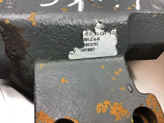 Liebherr Safety Valve - صمام: صورة 3 Liebherr Safety Valve - صمام: صورة 3