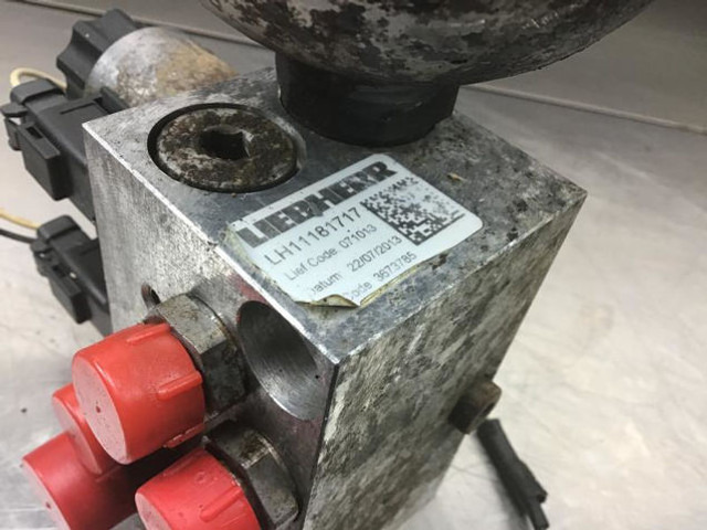 Liebherr Switch On Block - صمام: صورة 2 Liebherr Switch On Block - صمام: صورة 2