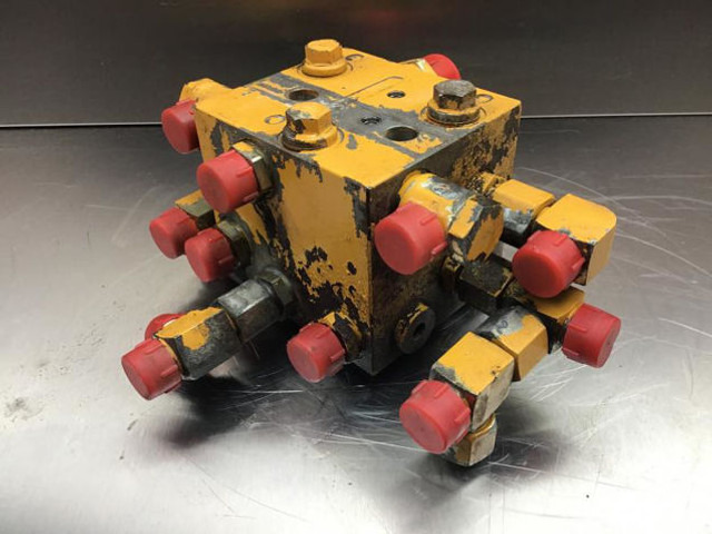 Liebherr Valve Distribution Block - أجهزة هيدروليكية: صورة 1 Liebherr Valve Distribution Block - أجهزة هيدروليكية: صورة 1