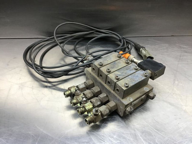 Liebherr Valve Distribution Block - أجهزة هيدروليكية: صورة 3 Liebherr Valve Distribution Block - أجهزة هيدروليكية: صورة 3