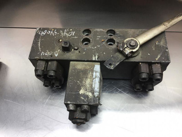 Liebherr Valve Distribution Block - أجهزة هيدروليكية: صورة 5 Liebherr Valve Distribution Block - أجهزة هيدروليكية: صورة 5
