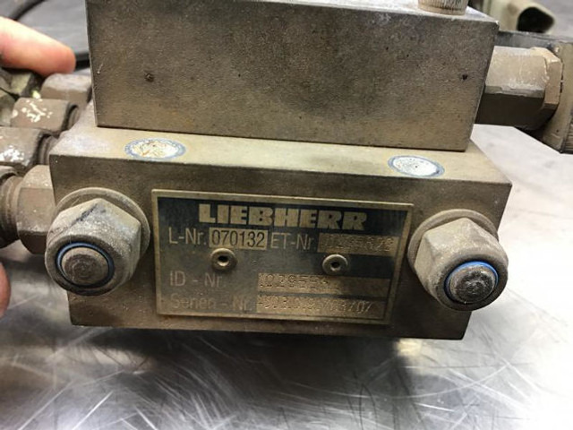 Liebherr Valve Distribution Block - أجهزة هيدروليكية: صورة 2 Liebherr Valve Distribution Block - أجهزة هيدروليكية: صورة 2