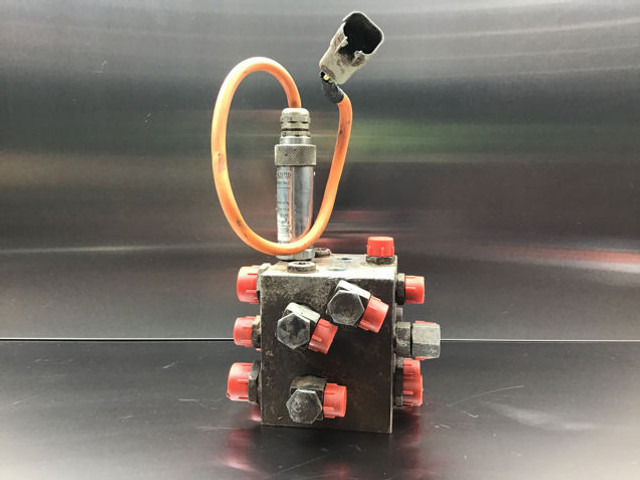 Liebherr Valve Distribution Block - أجهزة هيدروليكية: صورة 1 Liebherr Valve Distribution Block - أجهزة هيدروليكية: صورة 1