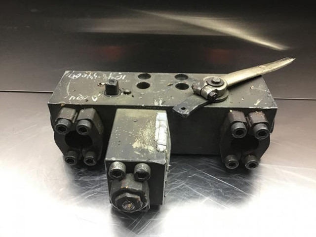 Liebherr Valve Distribution Block - أجهزة هيدروليكية: صورة 4 Liebherr Valve Distribution Block - أجهزة هيدروليكية: صورة 4