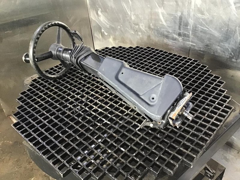 Liebherr - عمود التوجيه: صورة 1 Liebherr - عمود التوجيه: صورة 1