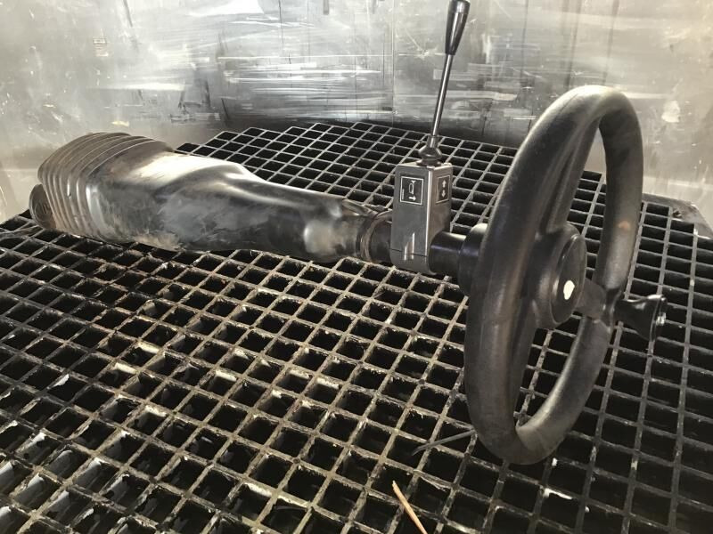 Liebherr - عمود التوجيه: صورة 1 Liebherr - عمود التوجيه: صورة 1