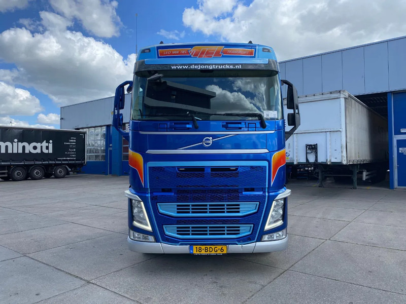 Volvo FH 12.420 Globetrotter / ADR + PTO - مقطورة السحب: صورة 2 Volvo FH 12.420 Globetrotter / ADR + PTO - مقطورة السحب: صورة 2