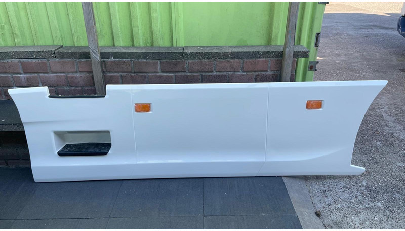 Scania Side Skirt Scania zijskirts - الإيروديناميكية/ الجناح الخلفي - شاحنة: صورة 1 Scania Side Skirt Scania zijskirts - الإيروديناميكية/ الجناح الخلفي - شاحنة: صورة 1