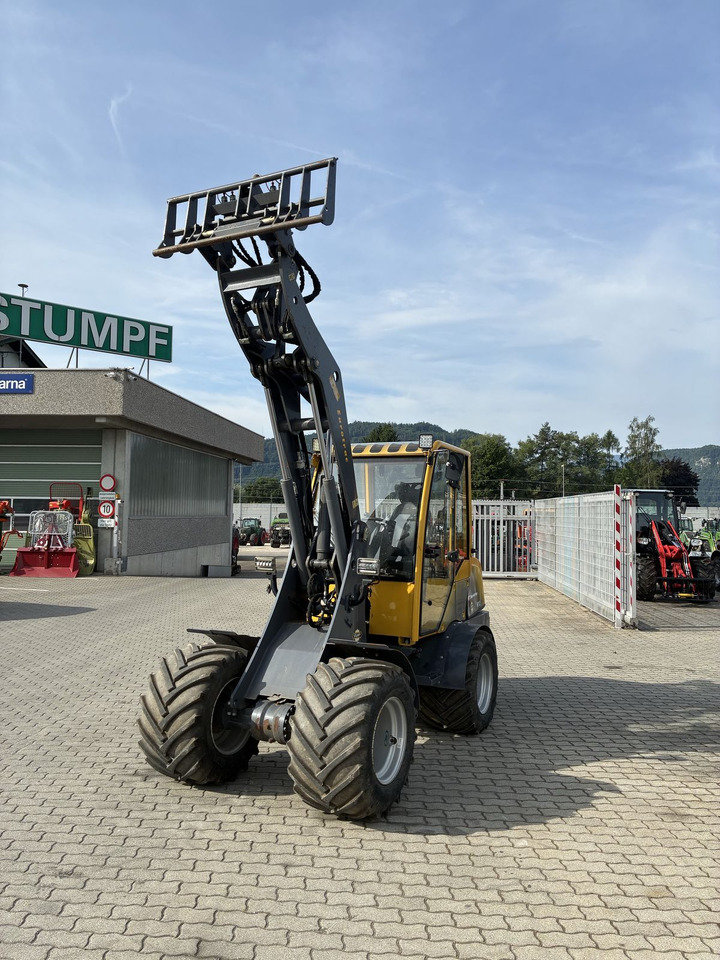 Eurotrac Eurotrac W13 - لودر مفصلي صغير: صورة 1 Eurotrac Eurotrac W13 - لودر مفصلي صغير: صورة 1
