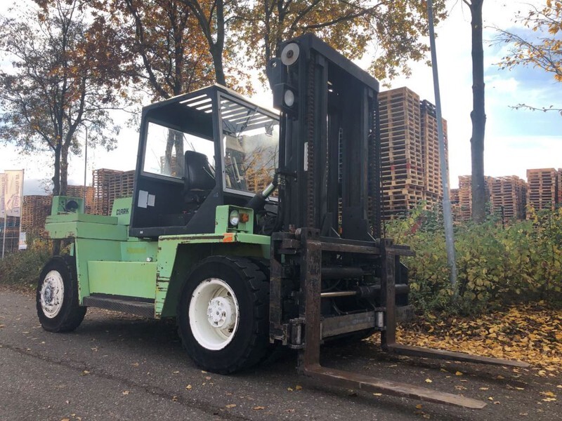 Clark DPL100 - رافعة شوكية ديزل: صورة 3 Clark DPL100 - رافعة شوكية ديزل: صورة 3