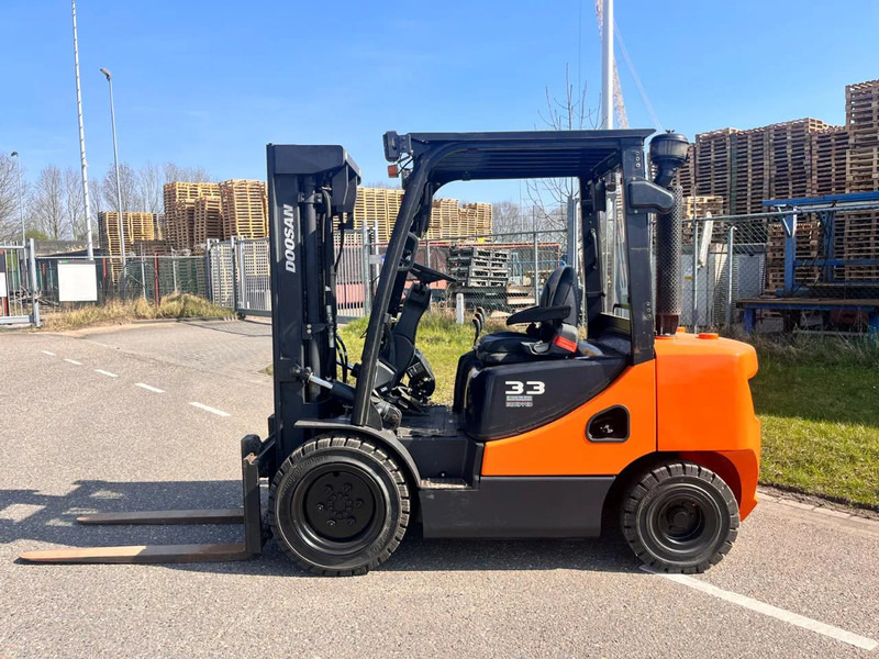 Doosan D33S- 7 - رافعة شوكية ديزل: صورة 2 Doosan D33S- 7 - رافعة شوكية ديزل: صورة 2