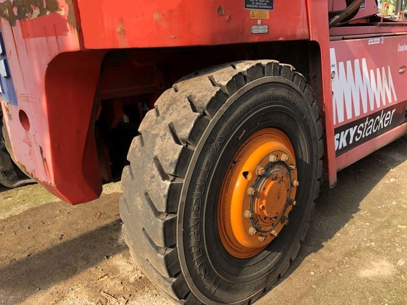 Fantuzzi FDC25K7DB - آلة نقل الحاويات: صورة 3 Fantuzzi FDC25K7DB - آلة نقل الحاويات: صورة 3