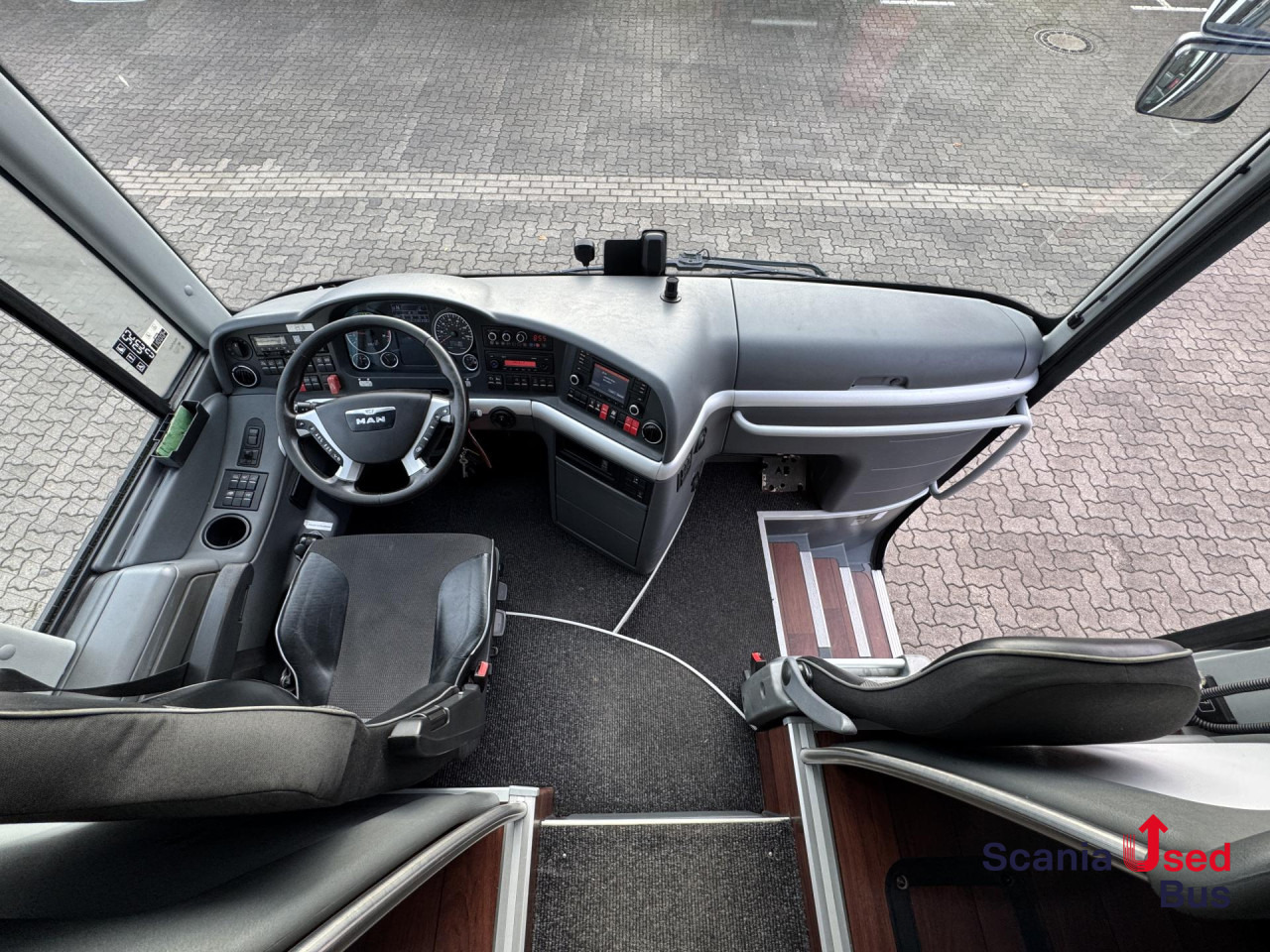 MAN Lion's Coach R08 13.8m 100 Years Edition - حافلة نقل لمسافات طويلة: صورة 4 MAN Lion's Coach R08 13.8m 100 Years Edition - حافلة نقل لمسافات طويلة: صورة 4