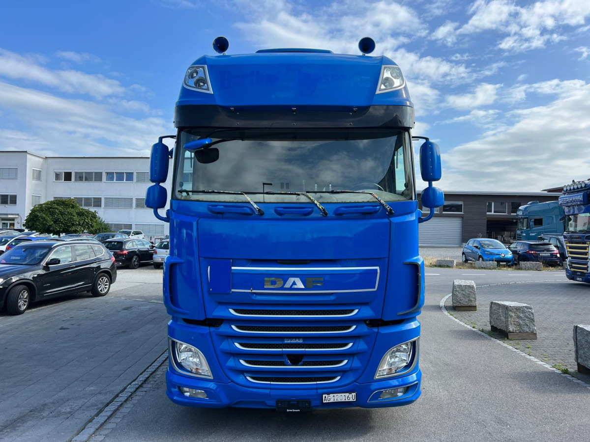 DAF XF510 6x2 - شاحنة ذات ستائر جانبية: صورة 2 DAF XF510 6x2 - شاحنة ذات ستائر جانبية: صورة 2
