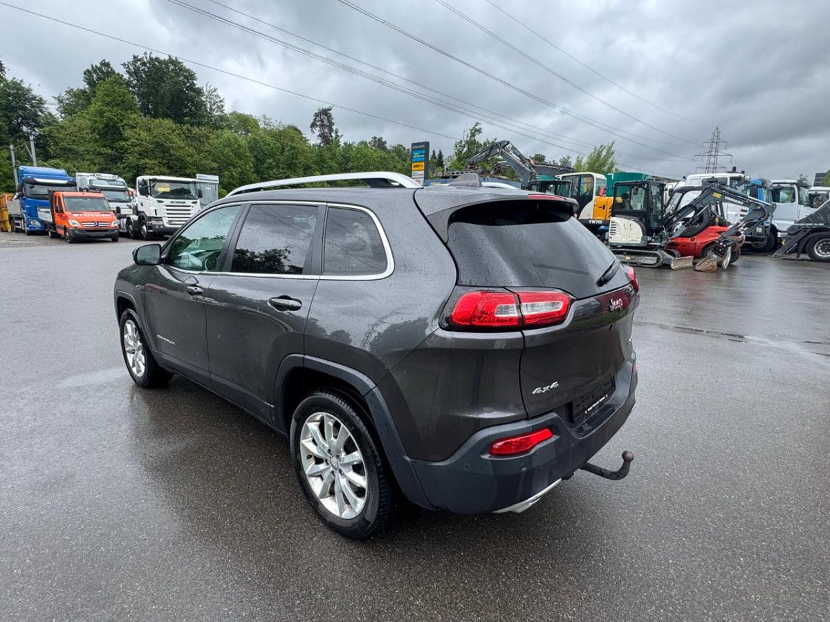 JEEP Cherokee 2.2 TD - هاتشباك: صورة 5 JEEP Cherokee 2.2 TD - هاتشباك: صورة 5