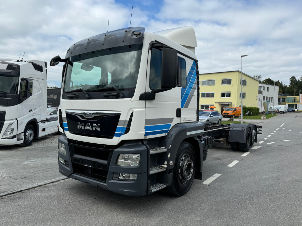 MAN TGS 26.440 6x2 Chassis - شاحنة بهيكل معدني للمقصورة: صورة 1 MAN TGS 26.440 6x2 Chassis - شاحنة بهيكل معدني للمقصورة: صورة 1